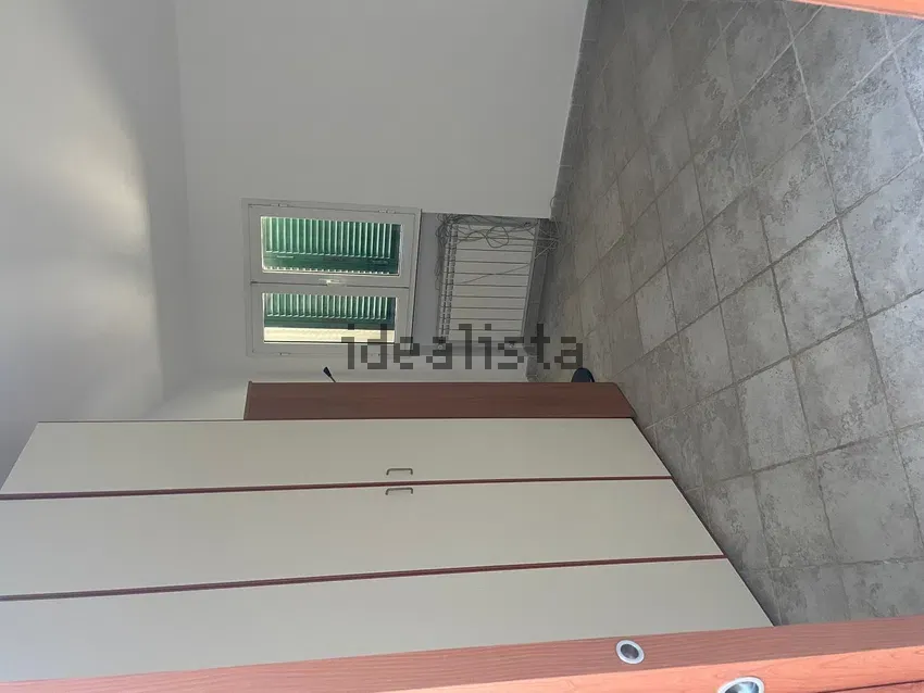 585790465